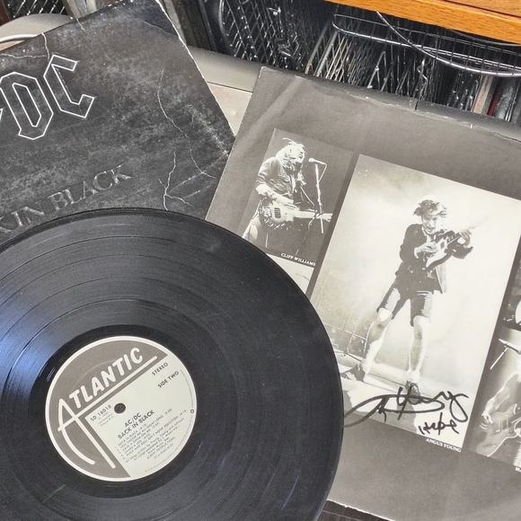 Media | Signed First Edition Acdc Vinyl Album Back In Black Signed By ...